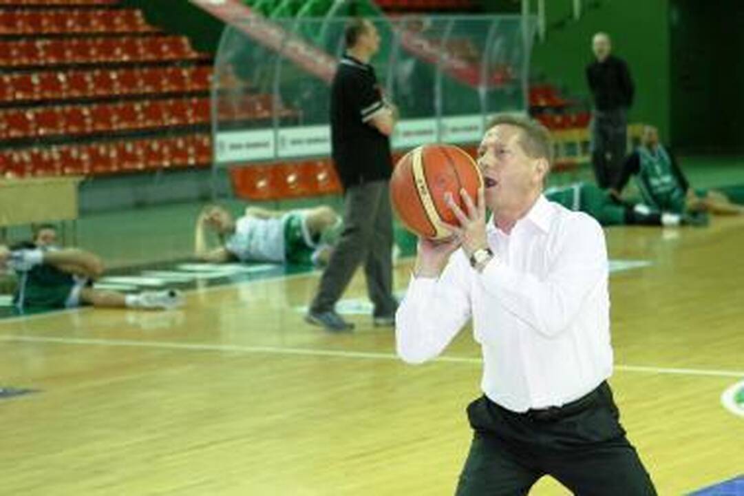 V.Romanovo atviras laiškas J.Vainauskui: jūs išėjote iš proto, o ne aš