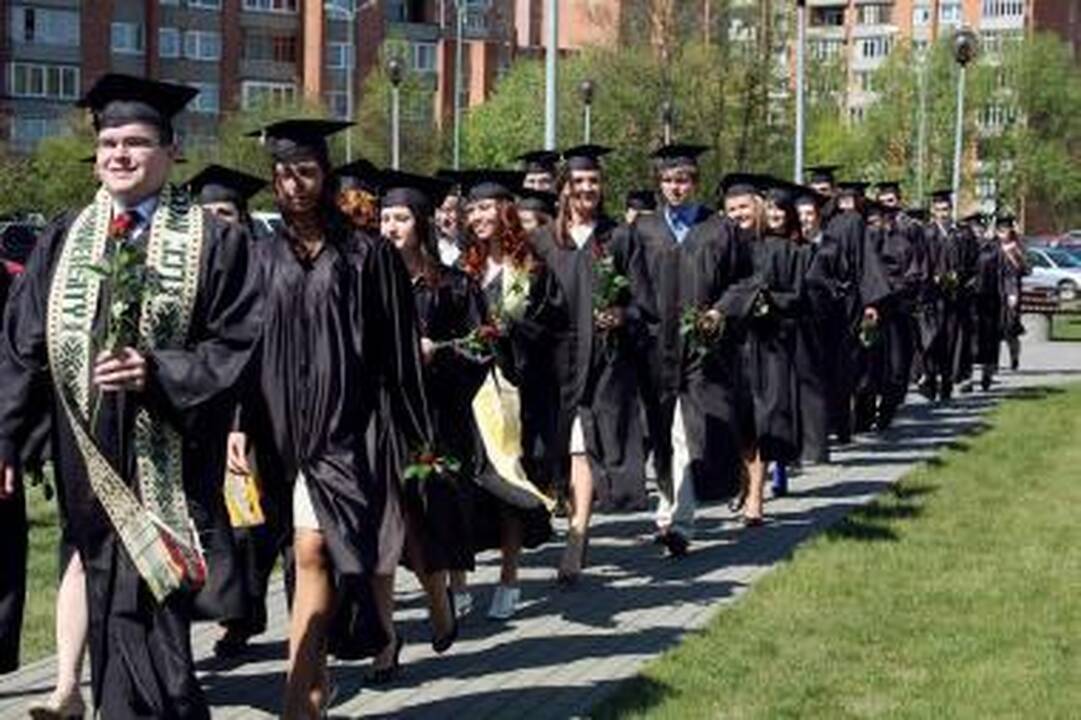 LCC tarptautiniame universitete – gausiausia iki šiol absolventų laida 