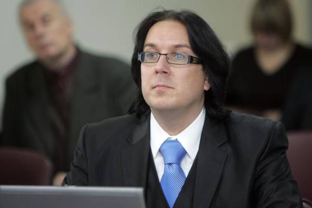 Būsimas parlamentaras A.Burba išbrauktas iš VRK