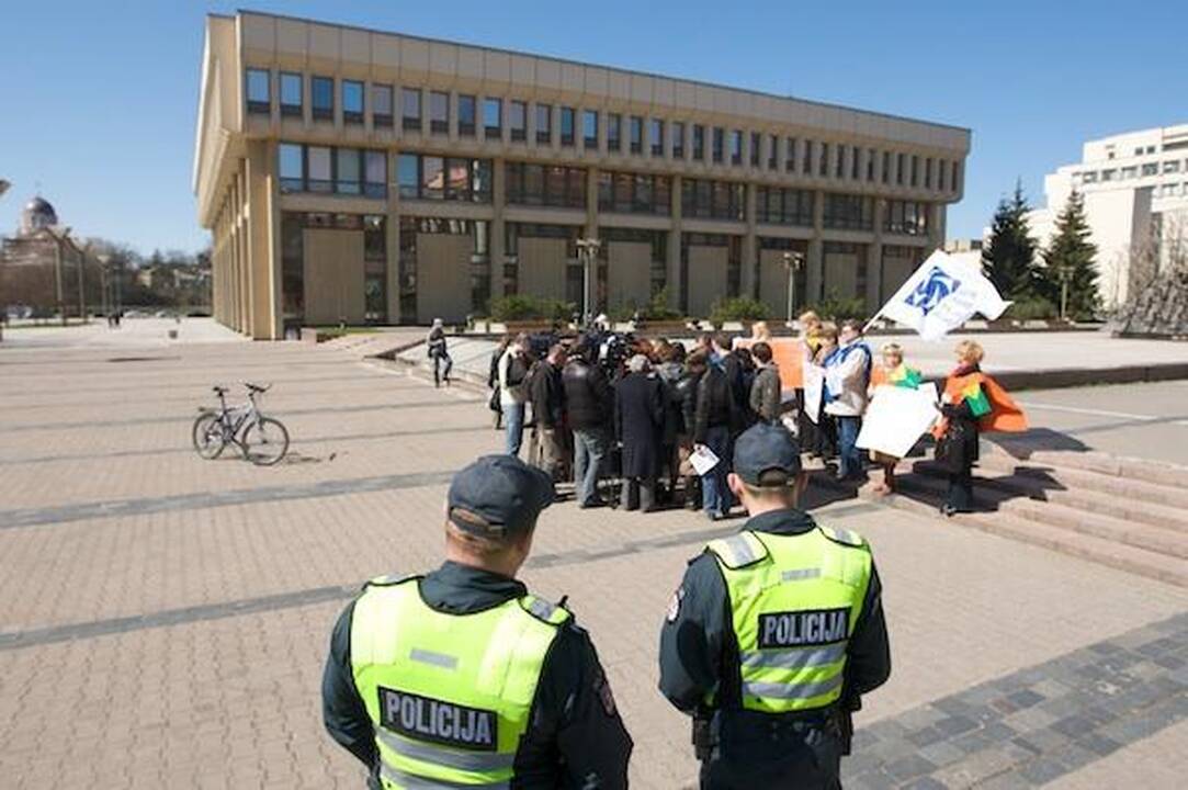 Profesinės sąjungos kyla į kovą ir gegužės 1-ąją žada eitynes