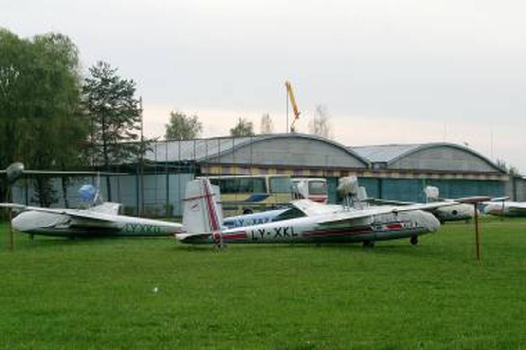 Aeroklubo iškeldinimą spartina piketu 