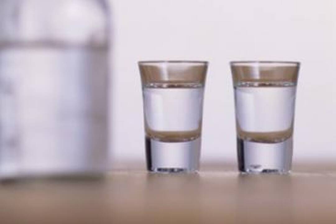 Klaipėdiečiai girdė ir mušė paauglę dukrą