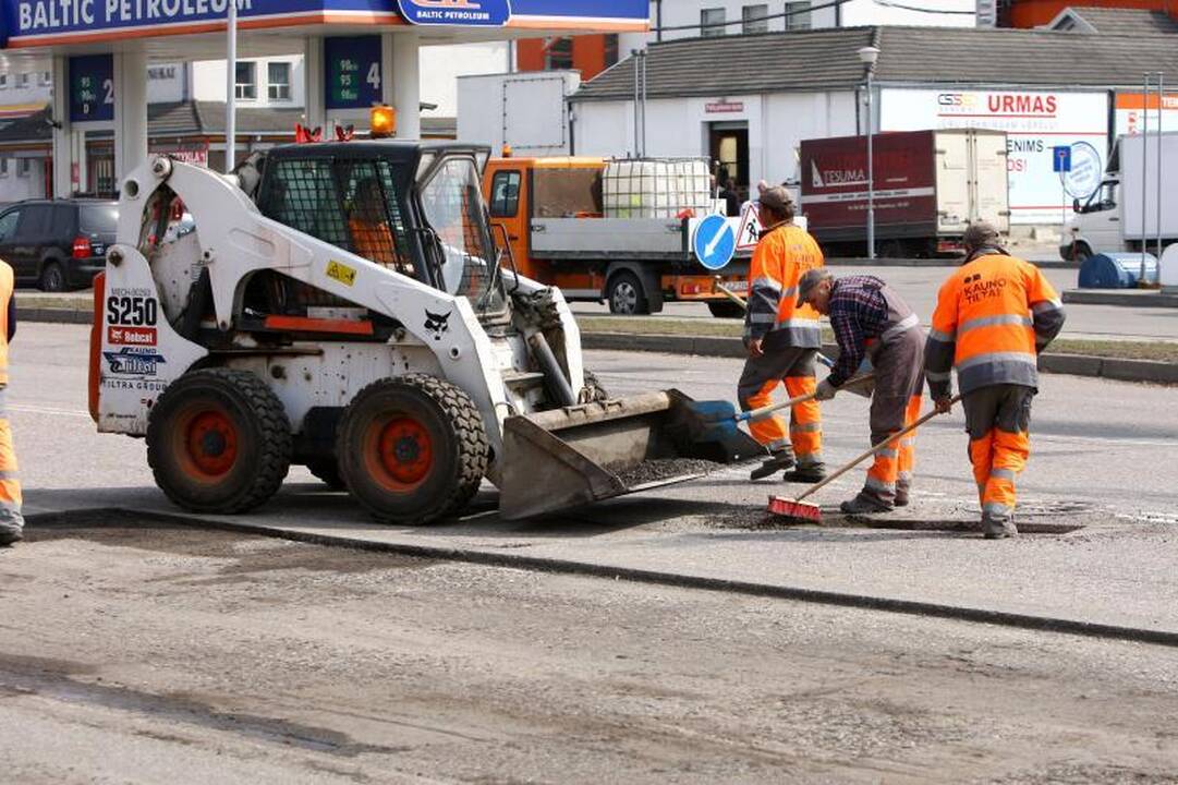 Kauno duobėms lopyti – papildomi milijonai