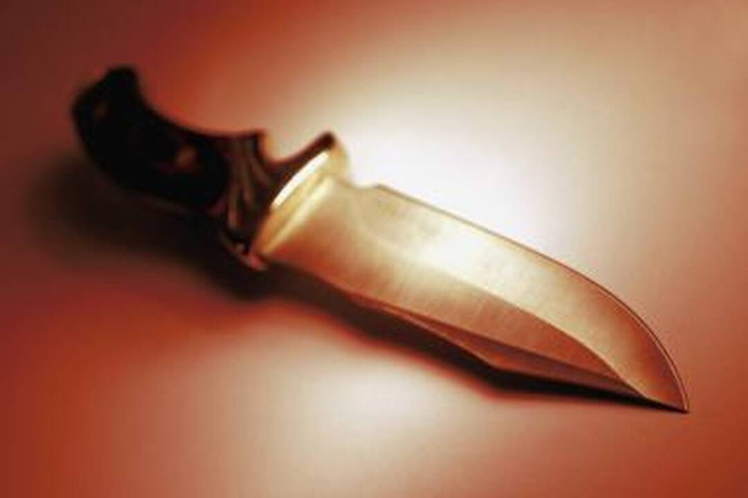 Užpuolikas jaunuolį perdūrė peiliu
