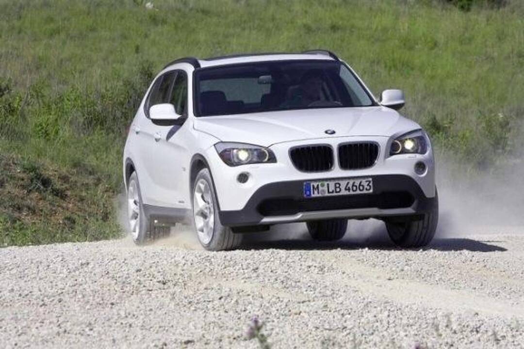 BMW jau kuria X1 „emkę“?