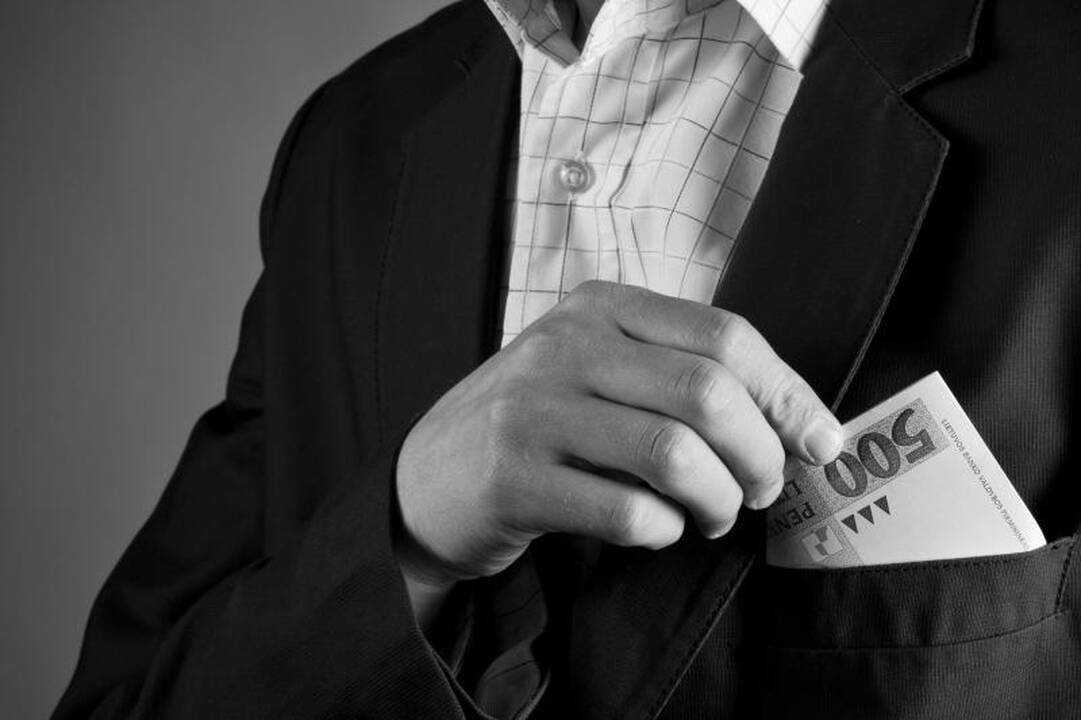Seimas ketina suvienodinti ligoninių vadovų atlyginimus