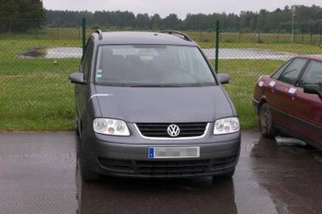 Baltarusis Lietuvoje nusipirko, įtariama, vogtą automobilį 