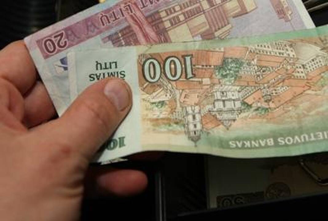 Savivaldybių vadovams – papildomi pinigai už dainas ir šokius