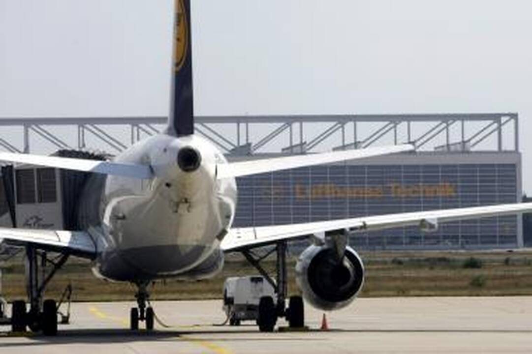 JAV: suimtas keleivis, grasinęs susprogdinti bombą lėktuve