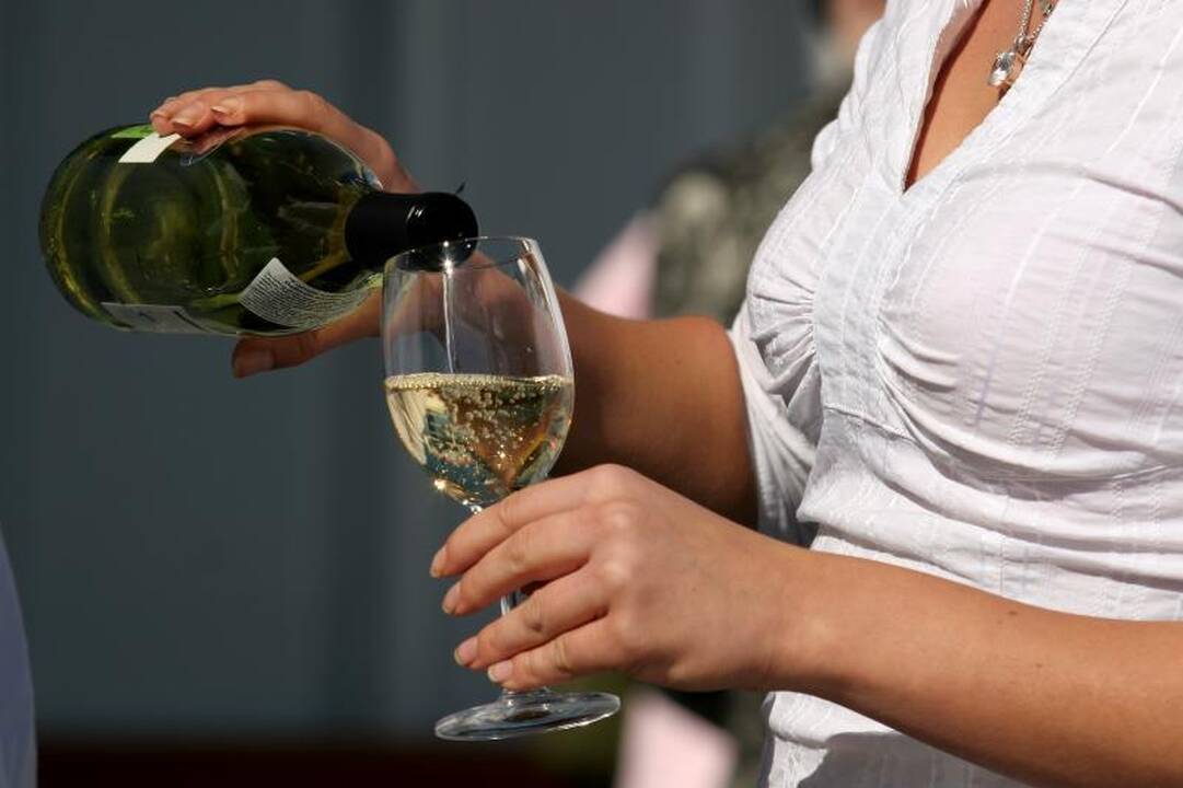Telšiuose 13-metė svaiginosi alkoholiu, kol ją ištiko koma
