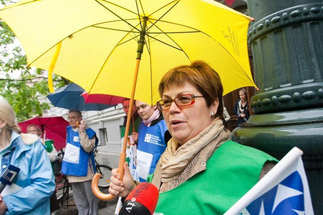 Profsąjungos piketuose reikalauja didinti minimalią algą