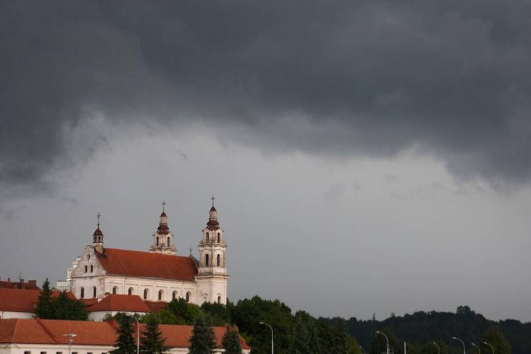 Penktadienį vietomis galimas škvalas, griaudės perkūnija