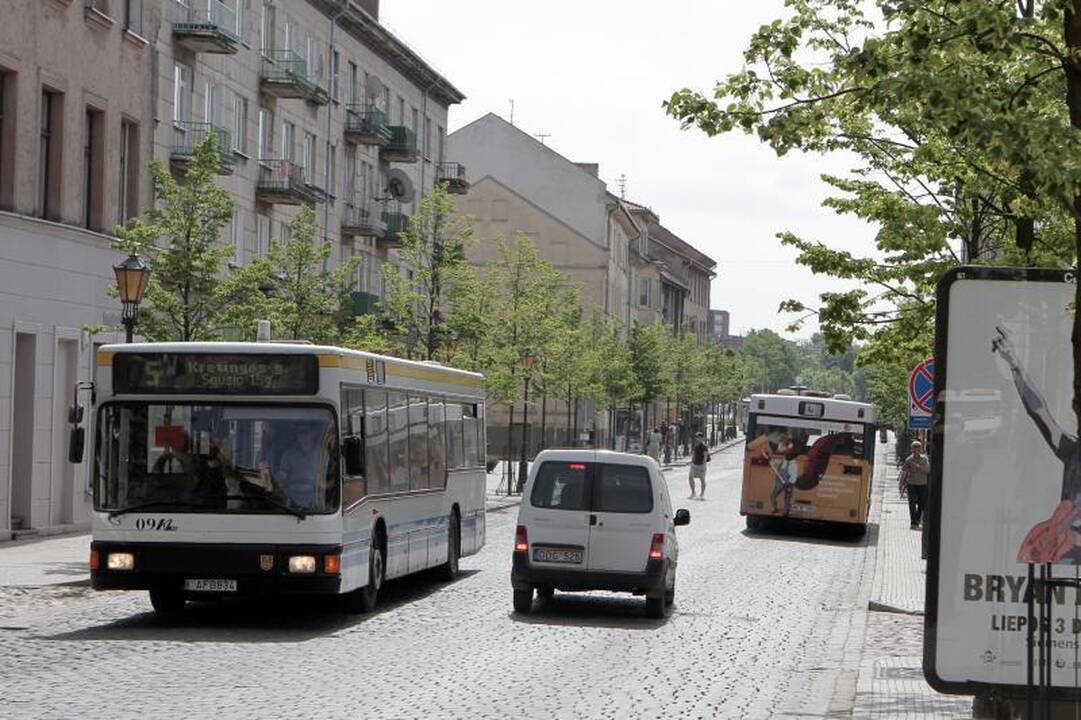 Tiltų gatvėje autobusams – mažiau erdvės