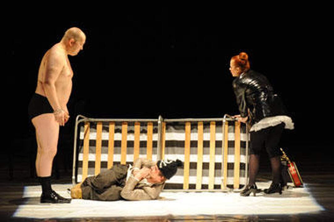 Vilniaus muzikiniame teatre „New York Club“ – komedija „Meilė ir taika“