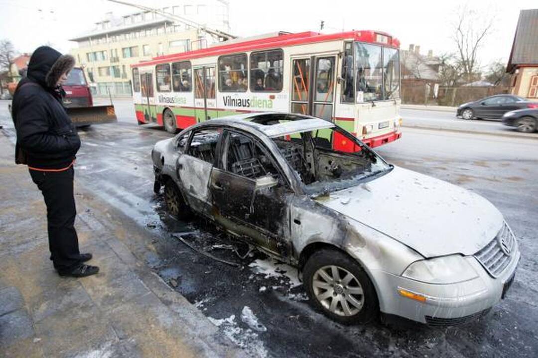 Vilniuje sudegė Kinijos ambasados automobilis (papildyta)