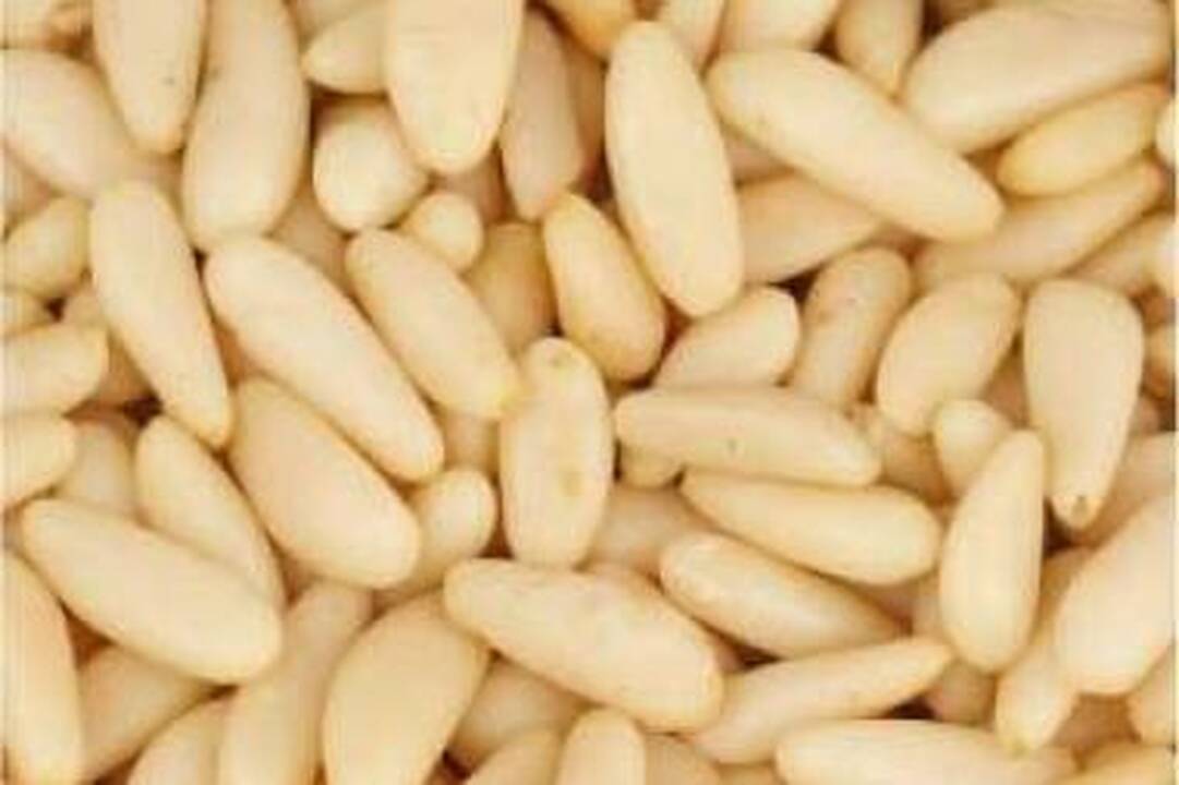 Kiniški kedro riešutai išimami iš prekybos
