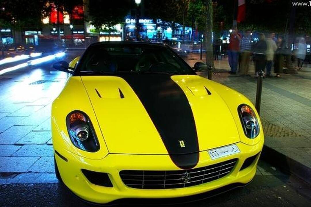 Akims paganyti: kokiais superautomobiliais puikuojasi arabai?