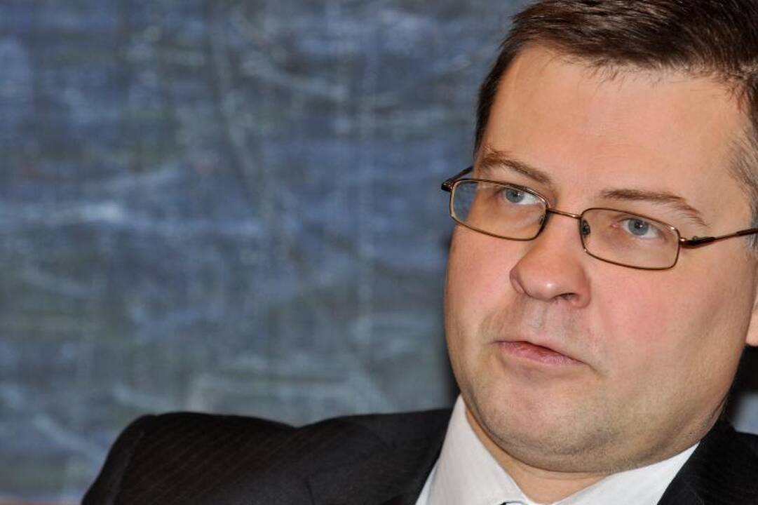 V.Dombrovskis: svarbiausia – užtikrinti stabilų ekonomikos augimą