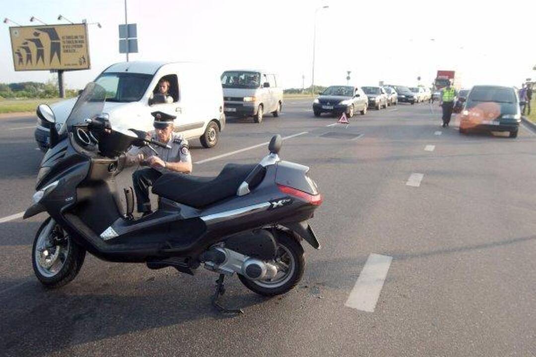 Trečiadienio vakaras Vilniuje: trys avarijos, apgadinti septyni automobiliai