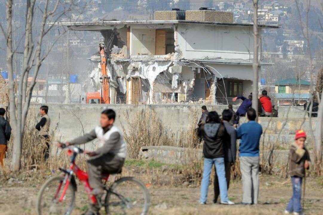 Pakistane demontuojama Bin Ladeno rezidencija