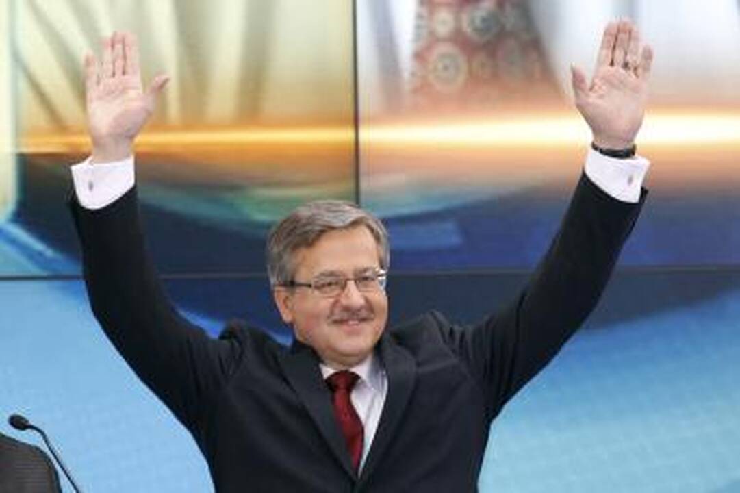 Lenkijoje prisaikdintas naujasis prezidentas B.Komorowskis