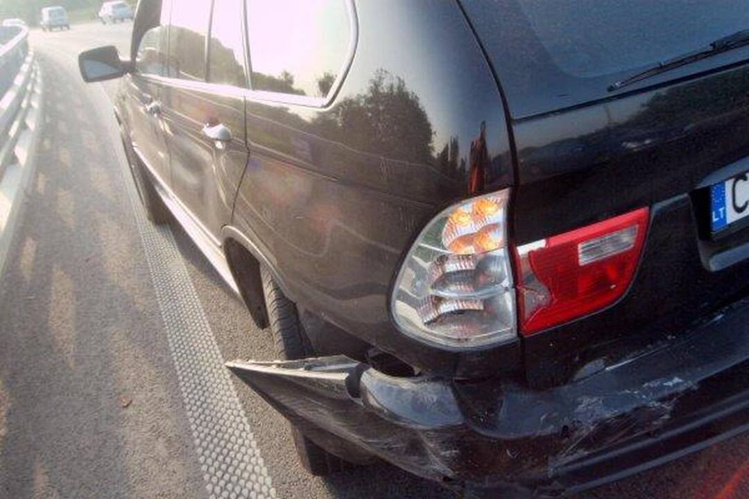 Trečiadienio vakaras Vilniuje: trys avarijos, apgadinti septyni automobiliai