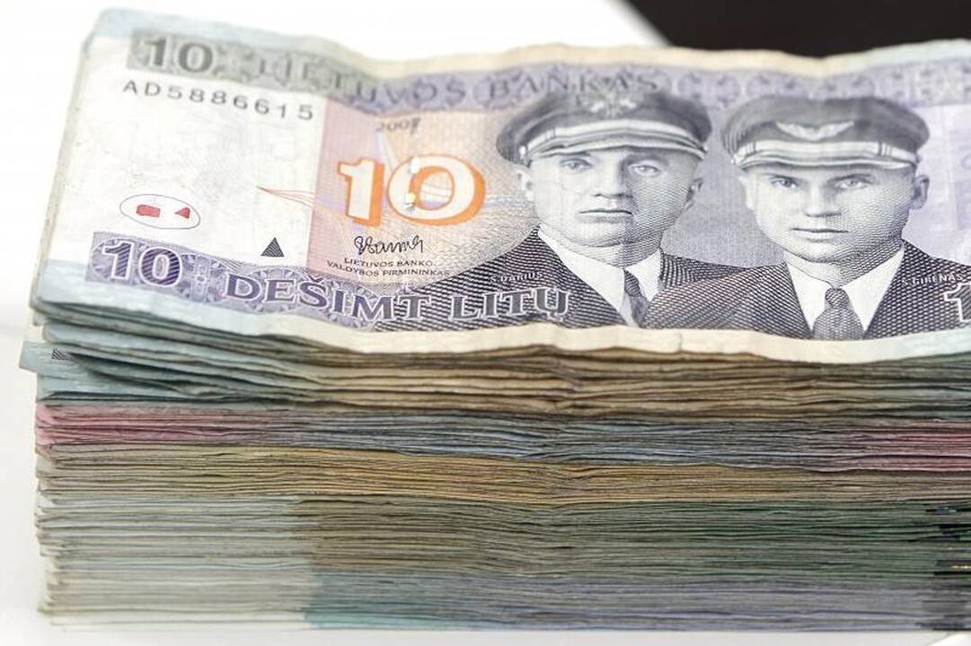 Girtas karo policininkas patruliams pasiūlė 10 tūkst. litų kyšį