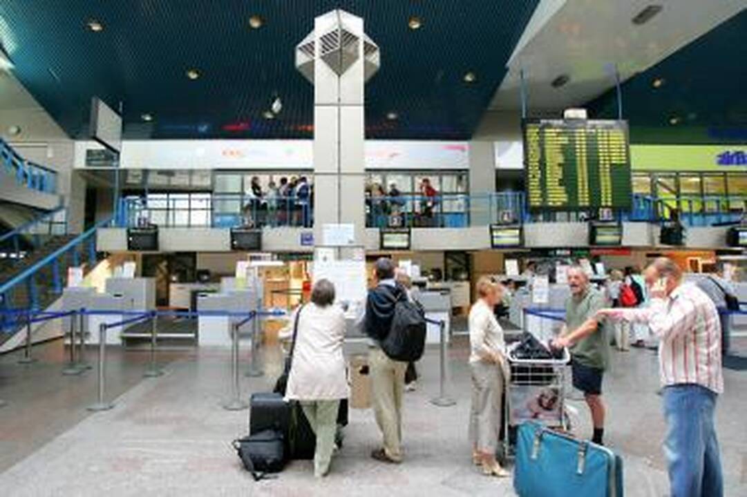 Oro uostai dirba normaliai, atšauktas tik vienas skrydis