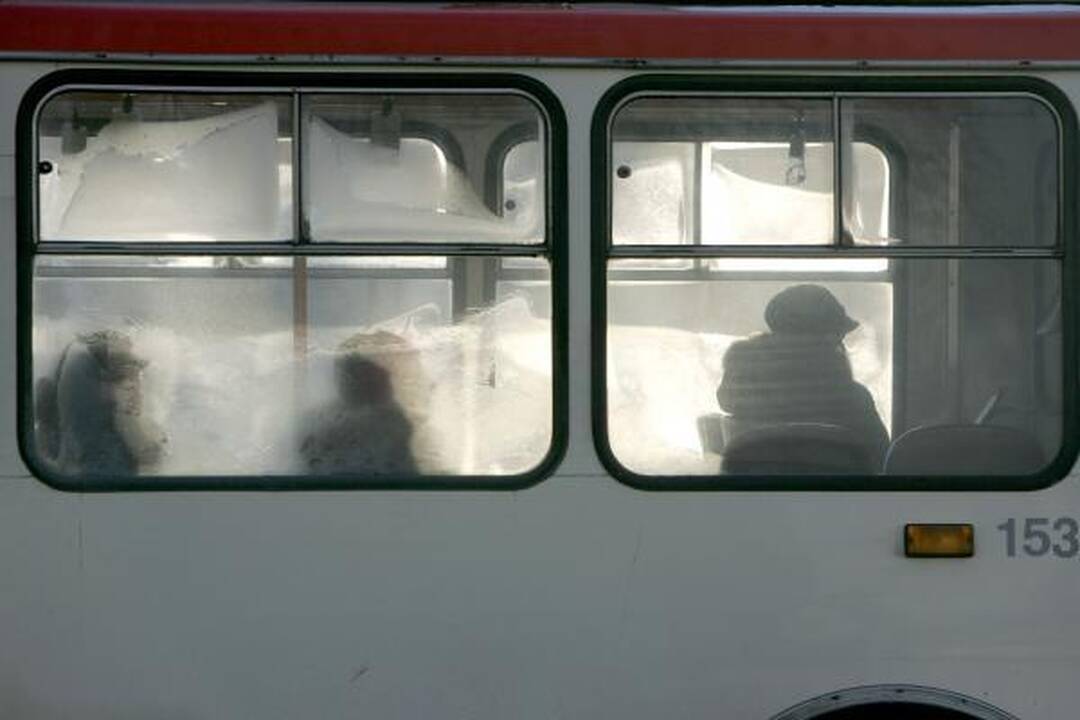 Sugedęs troleibusas sutrikdė eismą T.Narbuto gatve