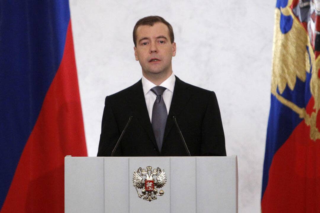 Iš posto pasitraukiantis D.Medvedevas žada išardyti V.Putino vertikalę