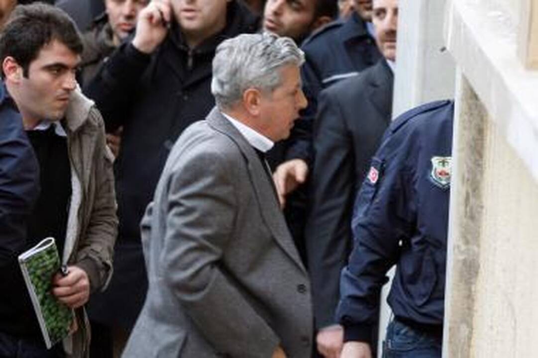 Turkijoje suimti dar 11 valstybės perversmu įtariamų kariškių