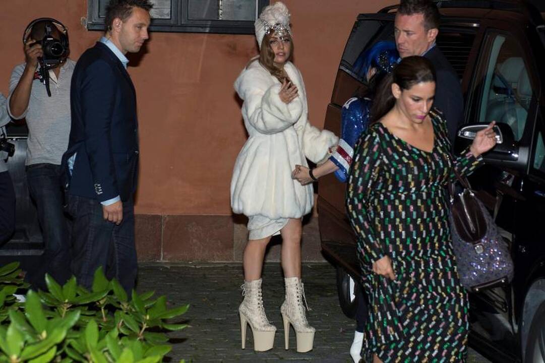 Lady Gaga į vakarėlį Stokholme išsiruošė ant batų-kojūkų