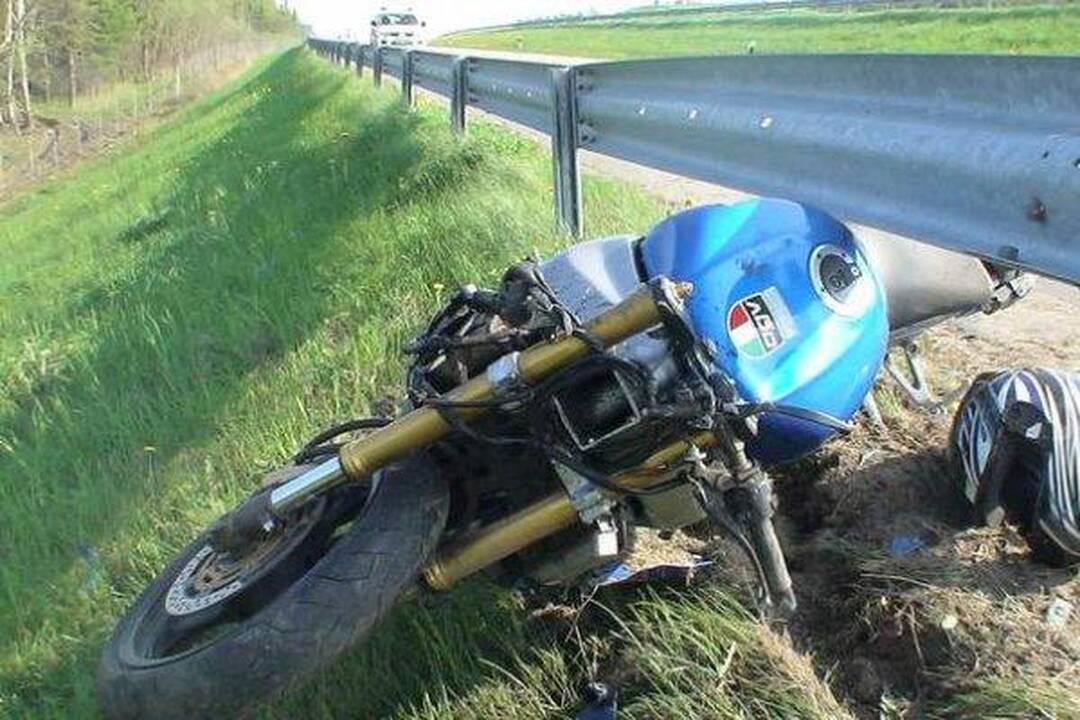 Šalia Ukmergės sunkiai nukentėjo Vilniaus policijos patrulis
