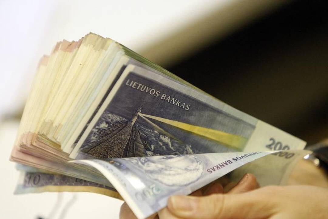 Neblaivus į darbą atėjęs prokuroras po atleidimo siekė kompensacijos