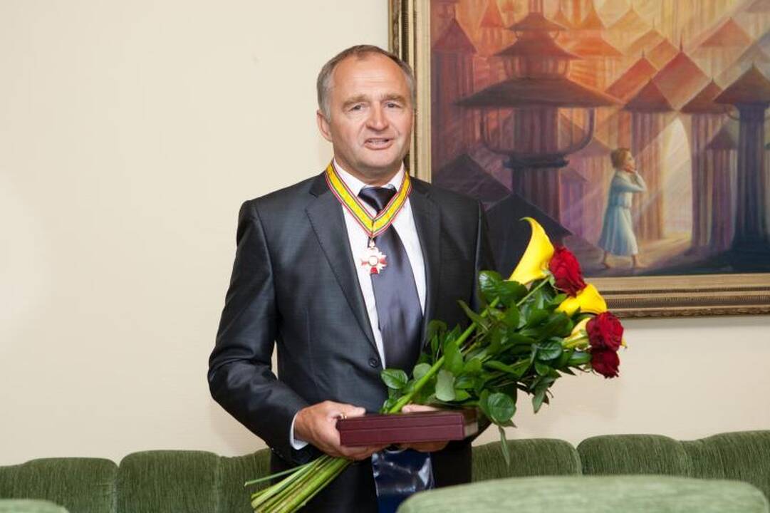 J.Kairiui premjeras įteikė Sporto garbės komandoro ženklą