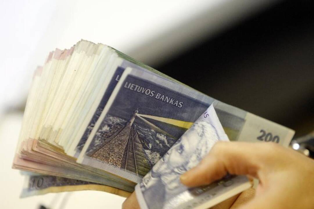 Panevėžyje sukčius iš senolės išviliojo 10 tūkst. litų