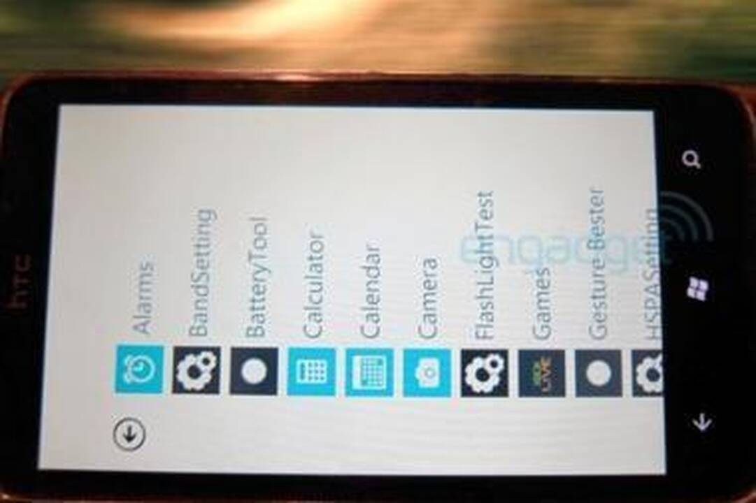 HTC pristatys telefonus su super LCD ekranu