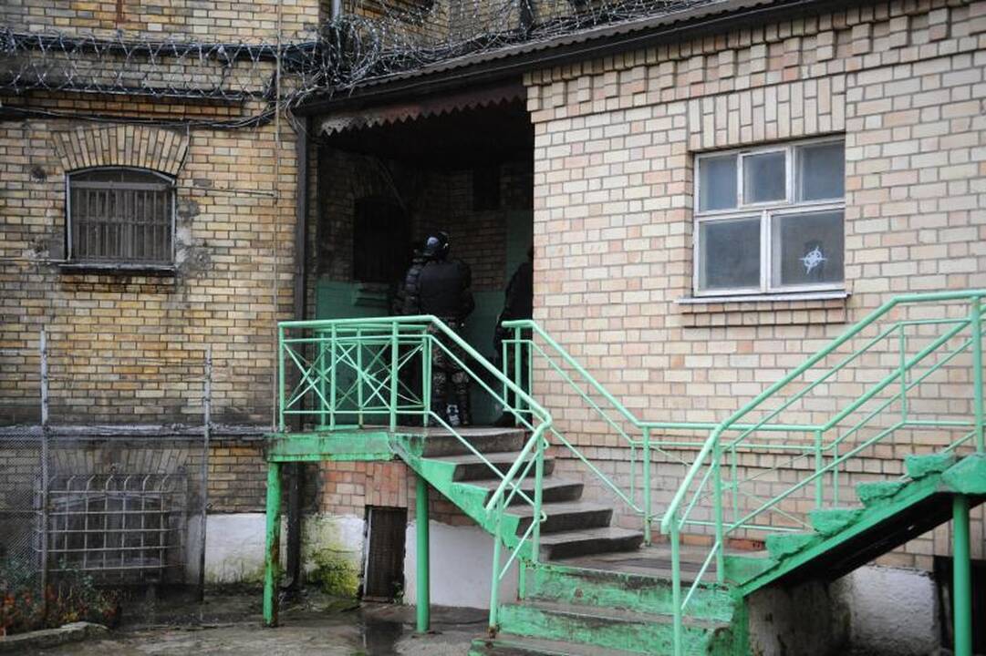 Pratybos Lukiškėse: kaip malšinti gaisrą ir riaušes