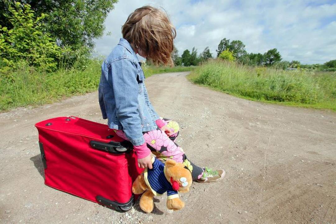 Motina 6-metę pardavinėjo vyrams už pinigus ir narkotikus