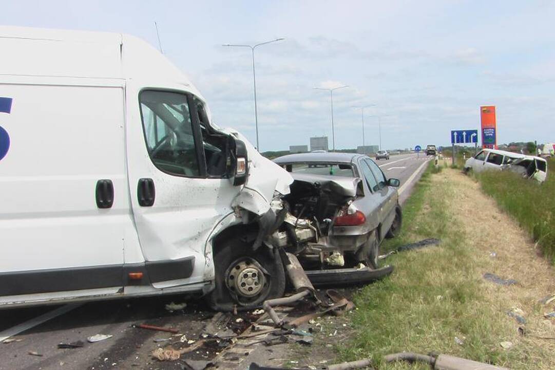 Netoli Klaipėdos automobilis nutrenkė nėščią moterį (papildyta)
