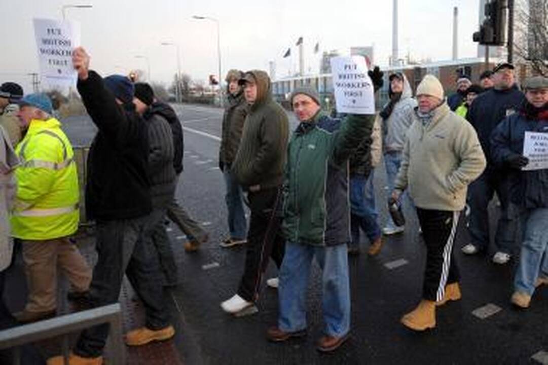 Škotai protestuoja prieš darbininkus imigrantus