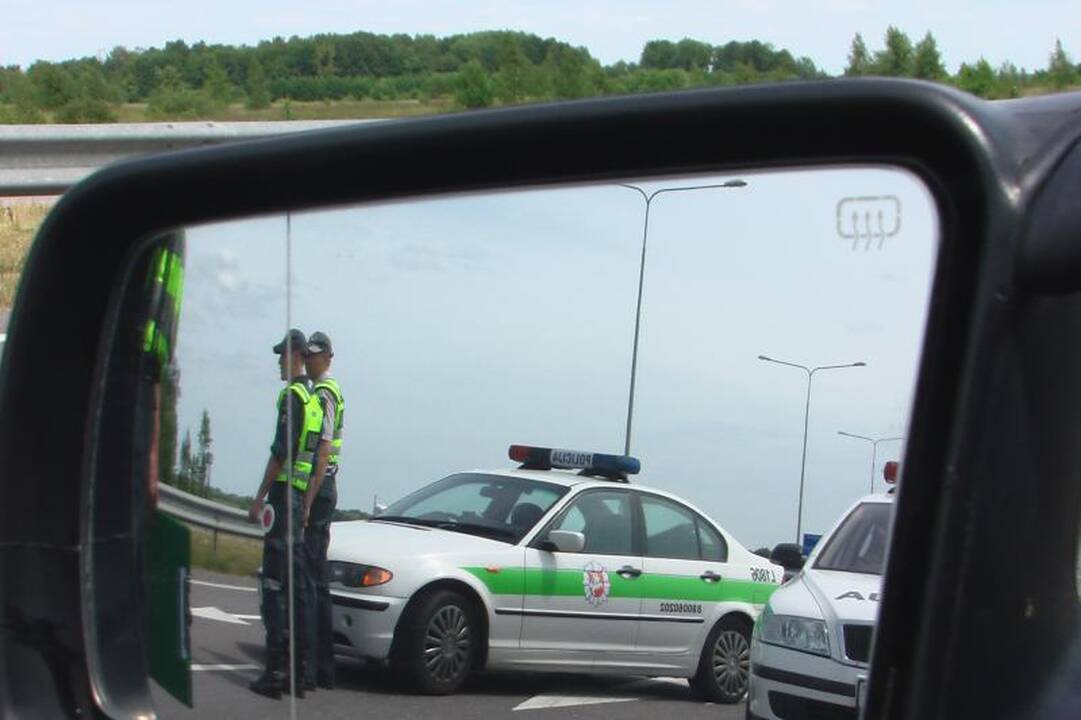 Netoli Klaipėdos automobilis nutrenkė nėščią moterį (papildyta)