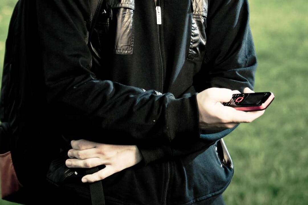Paauglę sumušė dėl telefono    