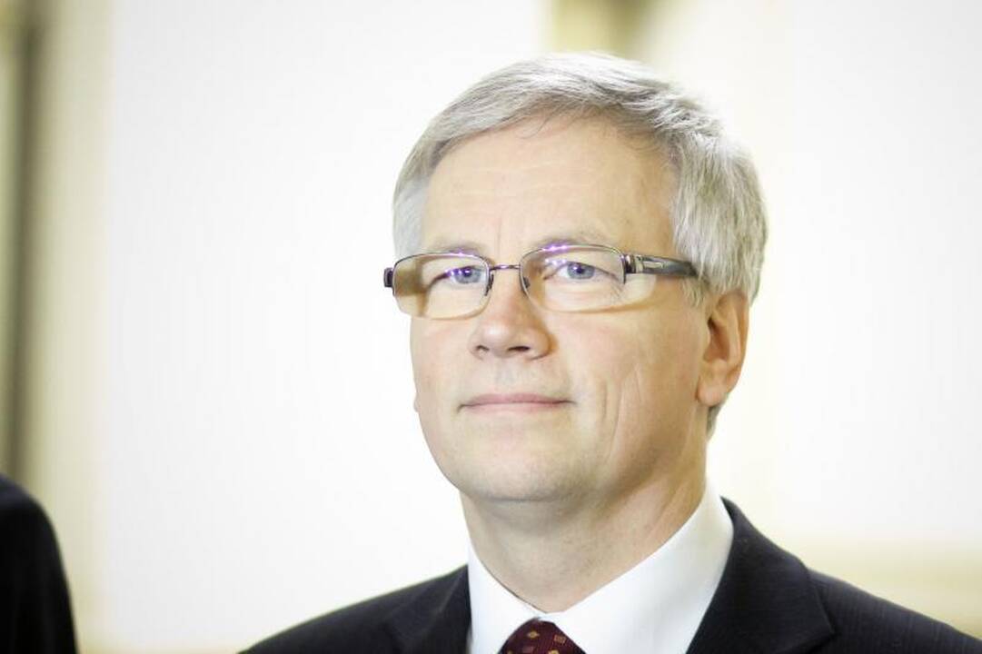 R. Šadžius – apie skolas, nepasitikėjimą socialiniu draudimu ir eurą