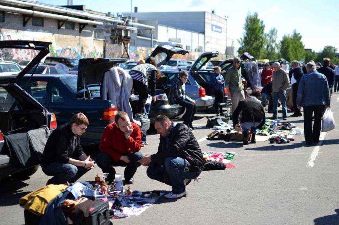 Bagažinių turgus šurmuliuos ir spaudžiant šaltukui
