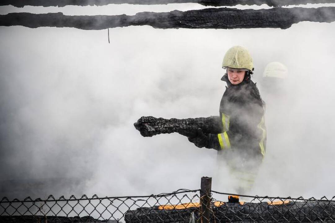 Padaugėjo gaisrų, ugniagesiai neslepia, kad jų pajėgos - ribotos