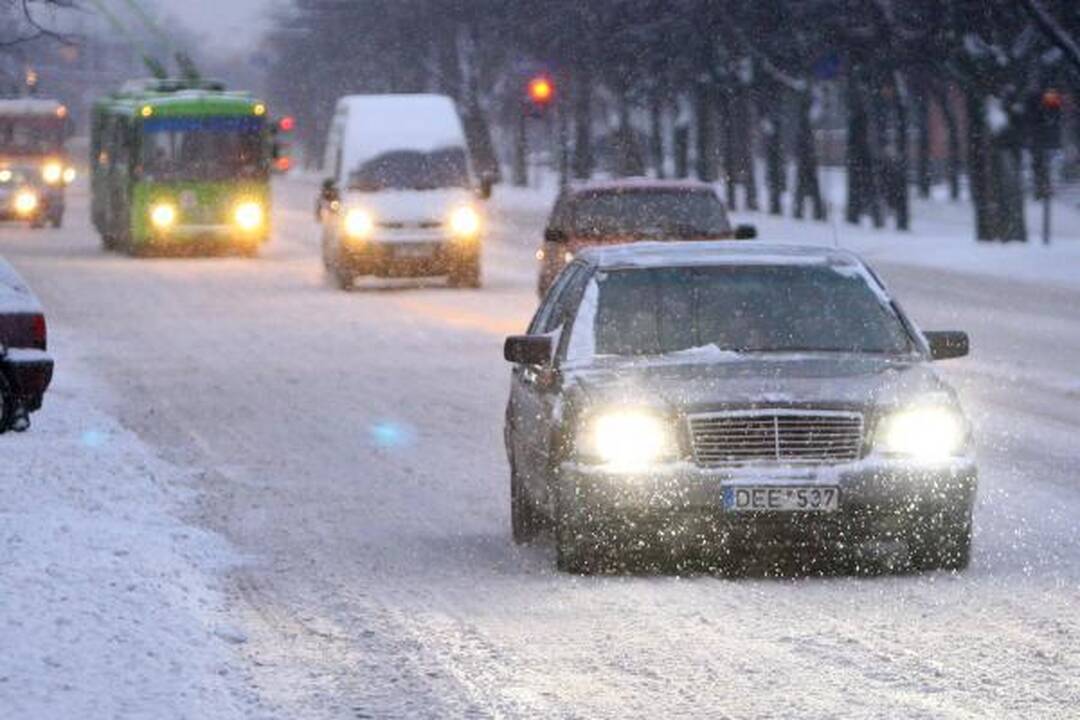 Siūloma įvesti mokymus eismo taisykles pažeidusiems pradedantiems vairuotojams