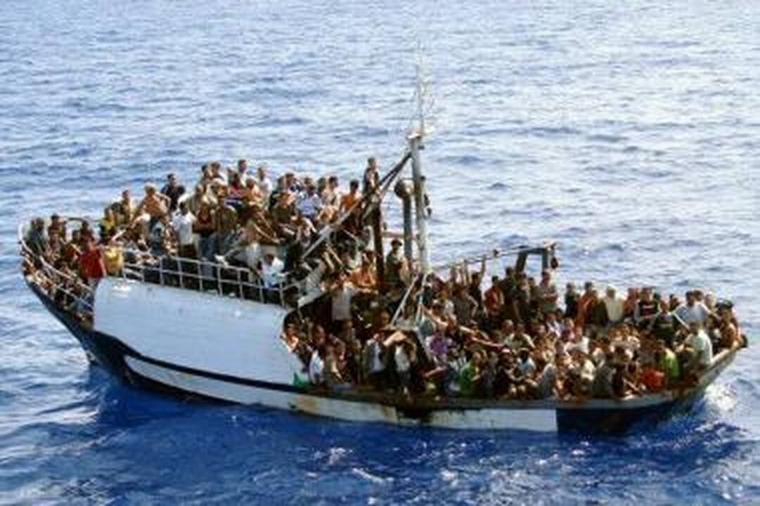 Nuskendo laivas su keliais šimtais nelegalių migrantų