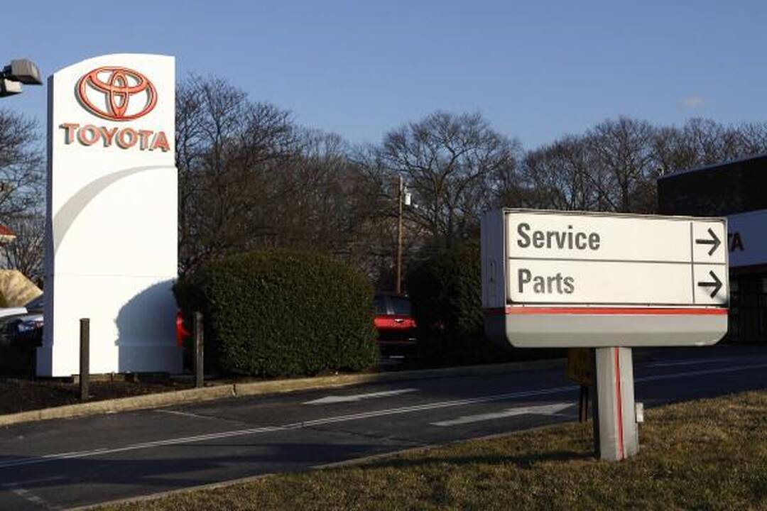 Ir vėl atšaukiami automobiliai „Toyota“ 