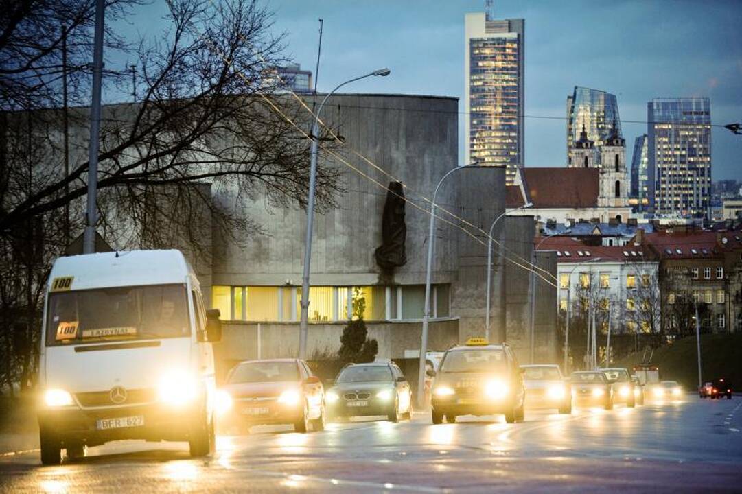 Kelininkai įspėja apie pavojų:  keliuose - plikledis